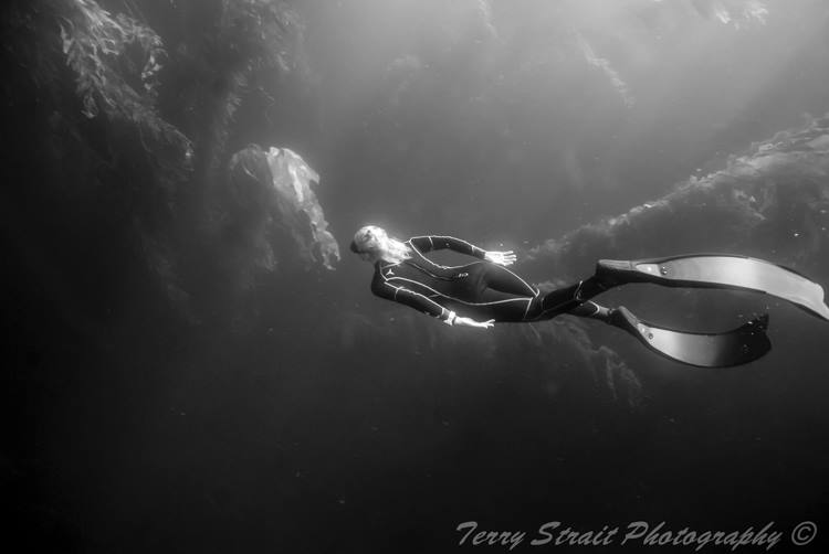 Black and white freediving photo of Margo.